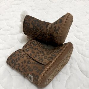 So cute Ugg leopard baby … used once, easy to put on and take off